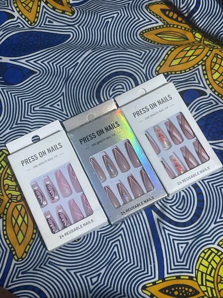 Press on nails