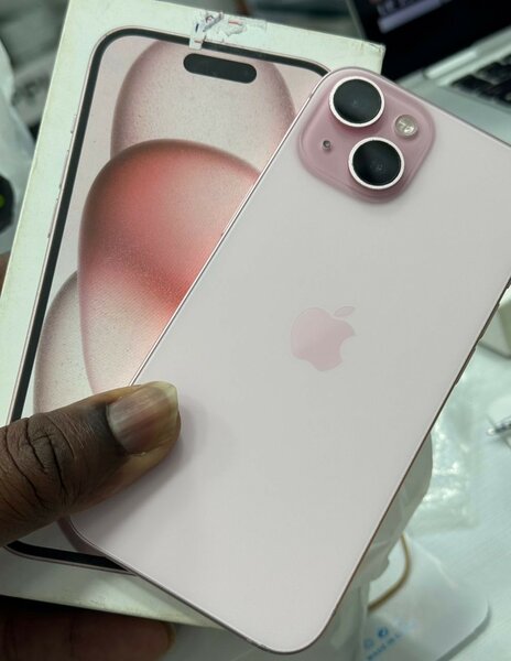 iPhone 15 Rose 128 Go