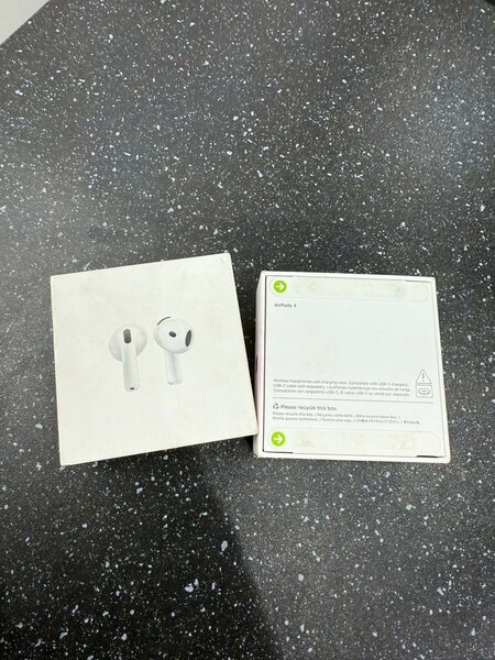 AirPods 4