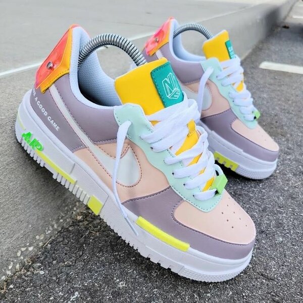 Nike Sneaker