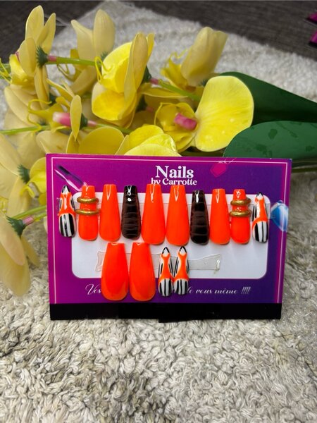 Ongles Artificiels Orange Stylisés