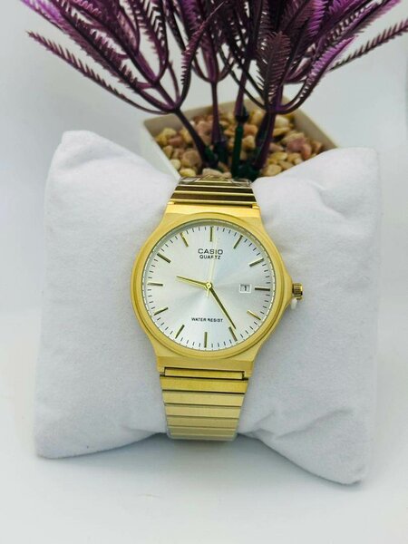 Montre Casio Dorée Étanche