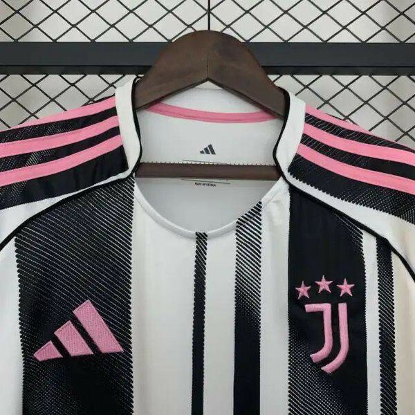 Maillot de football rayé noir et blanc
