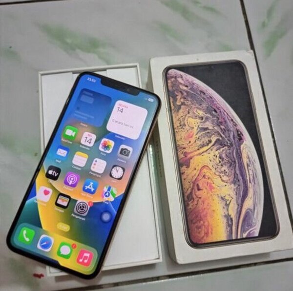 iPhone XS Max, 64gb and 256gb