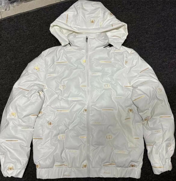 Veste à capuche blanche