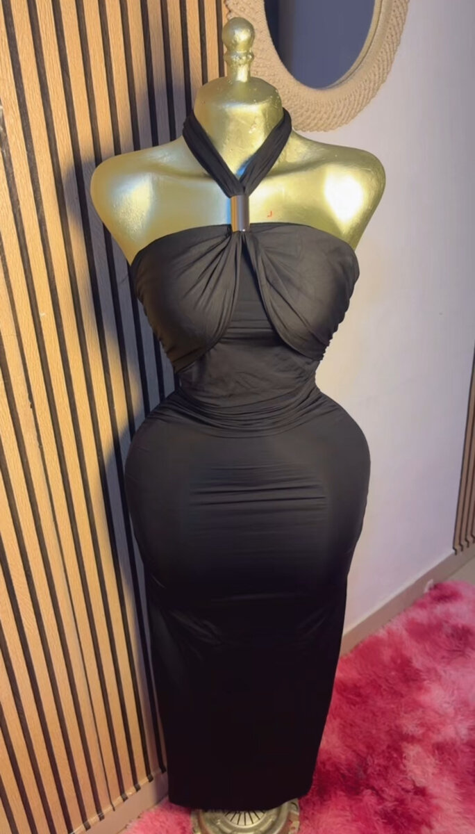 Robe Halterneck Élegante Noire