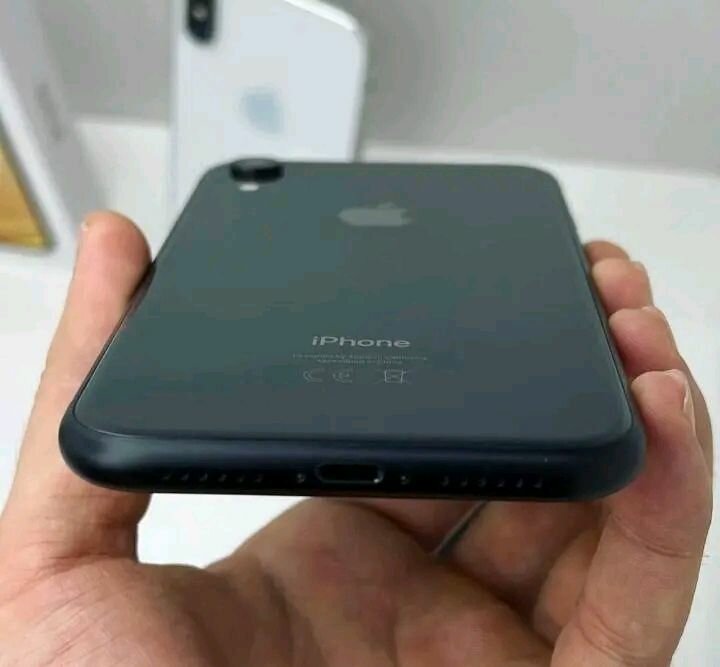 iPhone noir 64 Go déverrouillé