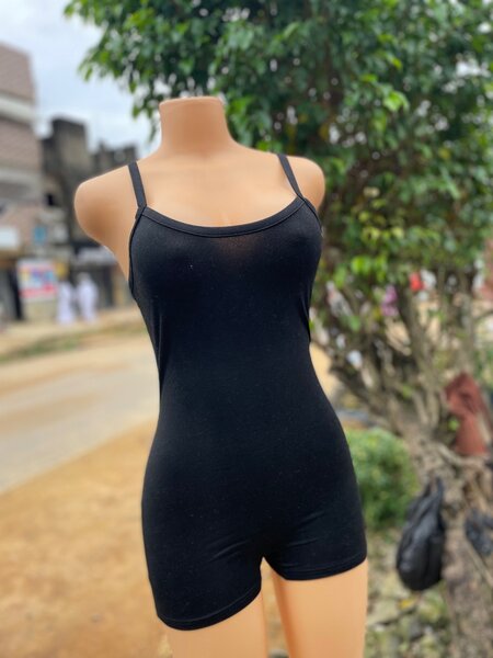 Robe moulante noire