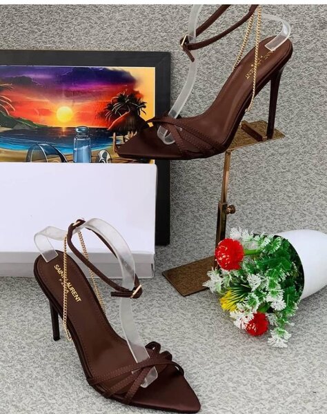 Sandales à Talons hauts de chez yves st Laurent. 12cm