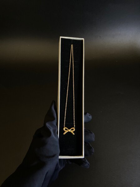 Bow necklace