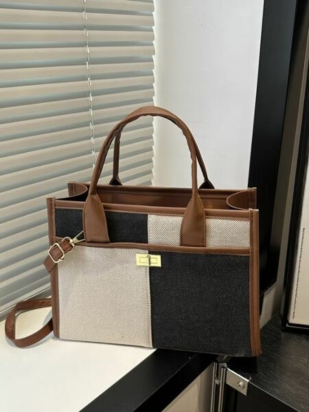 Sac à main en cuir et jeans