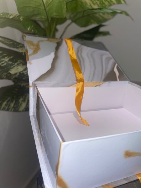 Flip gift box