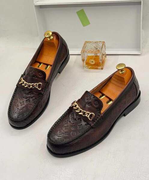 Dress shoes