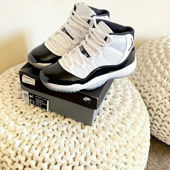 JORDAN RETRO 11