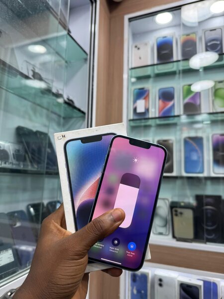 - iPhone 14 128Go