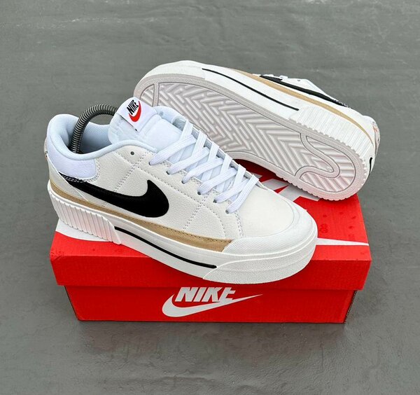 Nike Sneakers Blanches et Noires