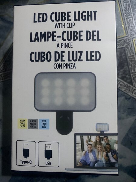 Lampe cube LED avec pince