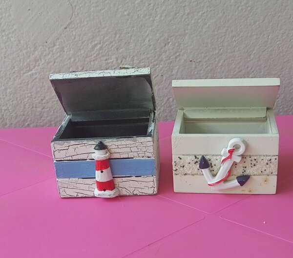 2 Coffrets de bijoux en bois