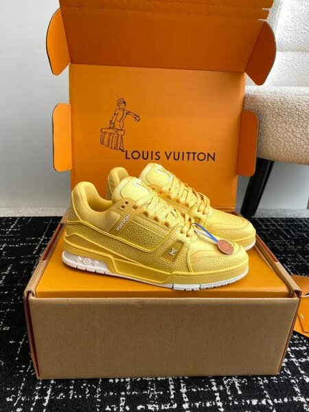 LOUIS VUITTON SNEAKER