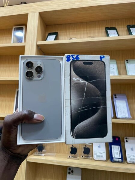 iPhone 15 Pro Max 256go quasi