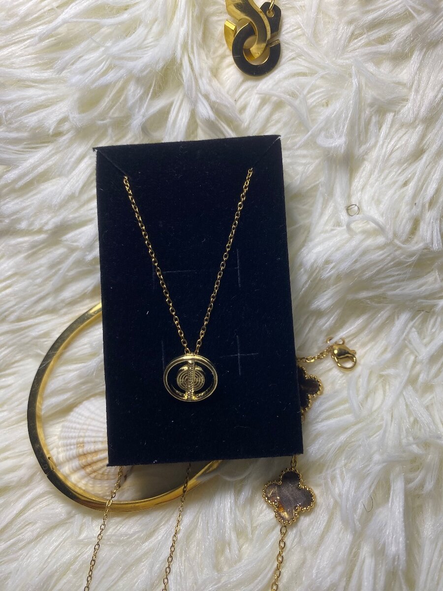 Elegant Gold Pendant chaîne