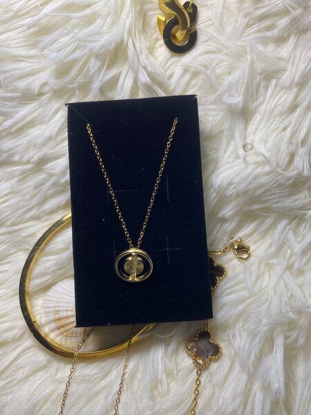 Elegant Gold Pendant chaîne
