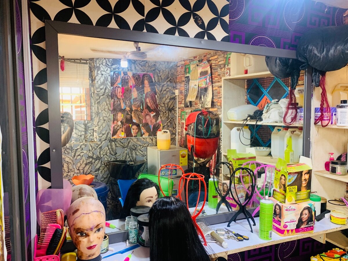 Salon mirror