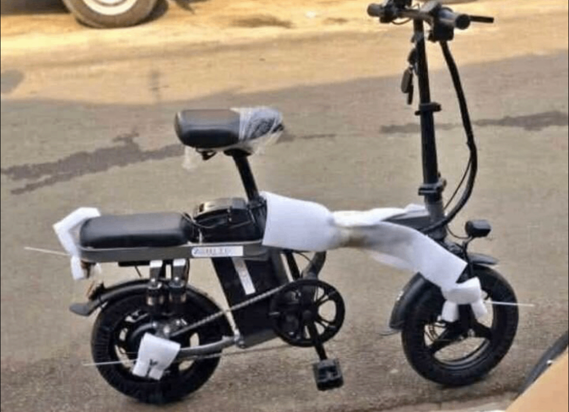 Vélo électrique pliable compact