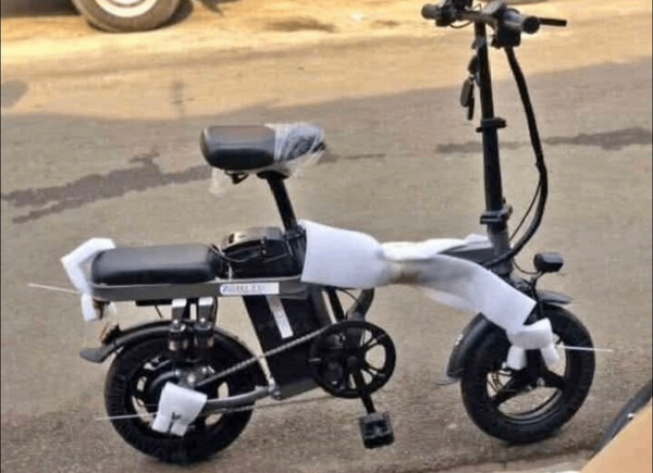 Vélo électrique pliable compact