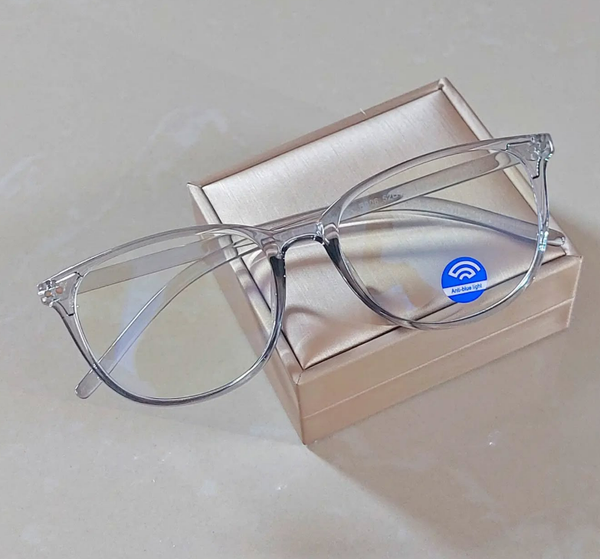 NEW IN: Optical frames with Anti-blue light available in the color shown 💞