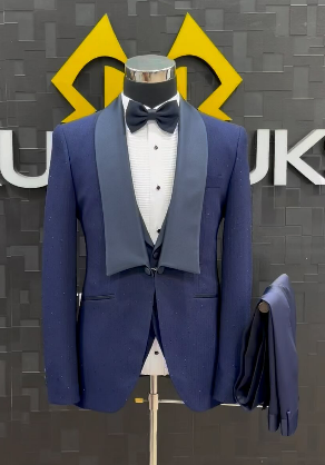 SUIT & TIE