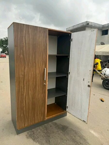 Armoire moderne en bois