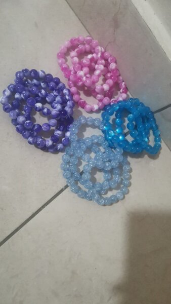 Bracelets colorés en perles