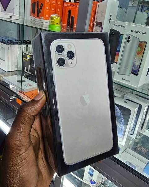 iPhone 15 (128GB)