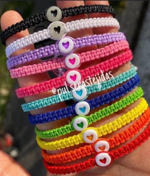 Bracelets en corde colorée