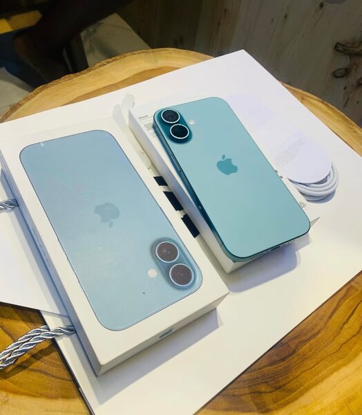 iPhone 16Plain