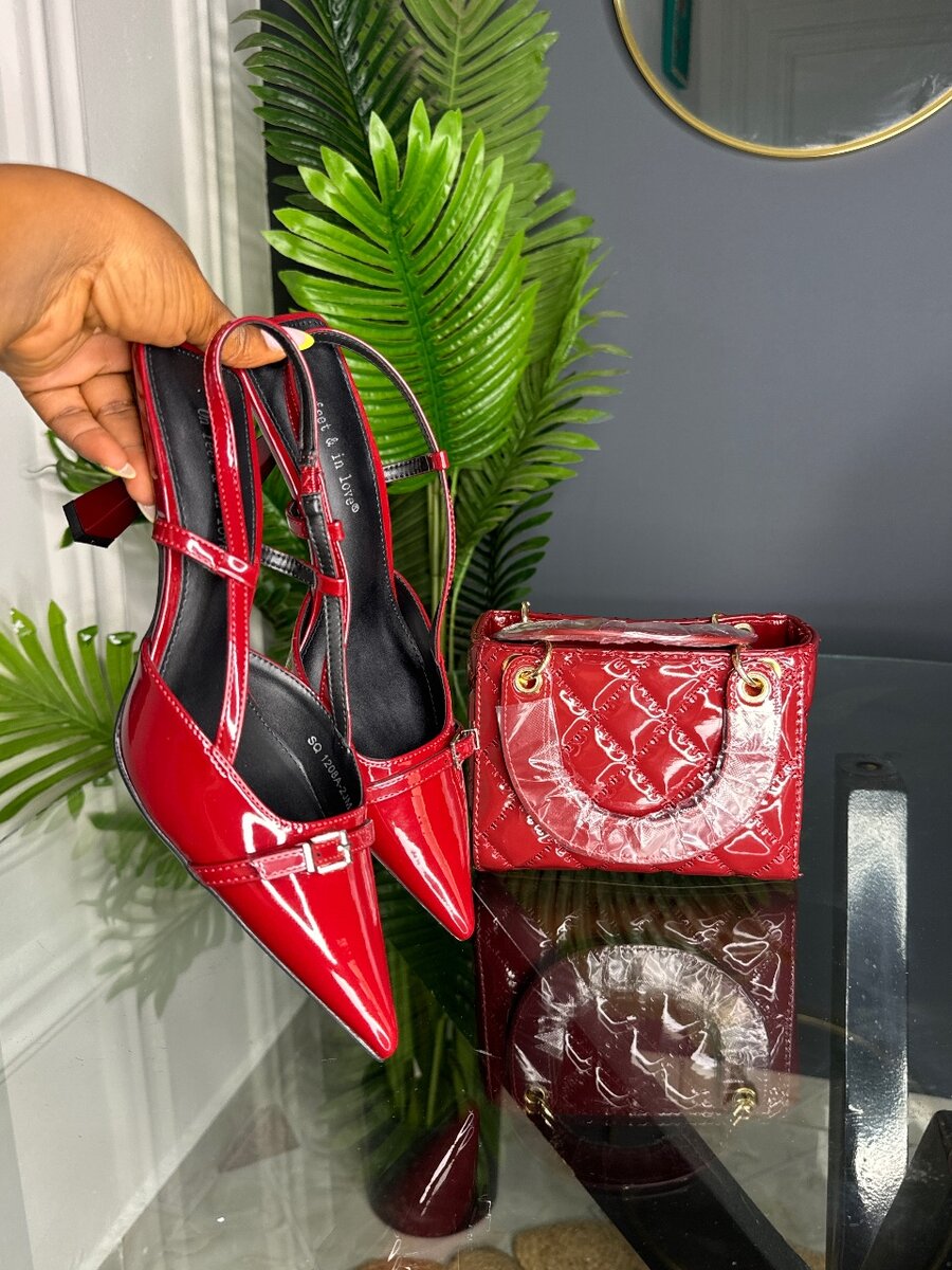 Ensemble lady