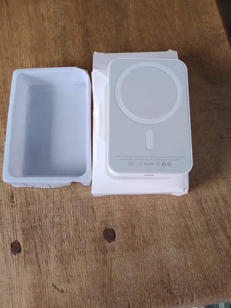 Wireless apple power bank