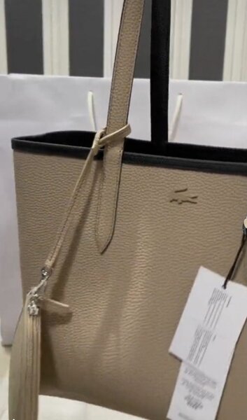 Sac à main en cuir beige élégant