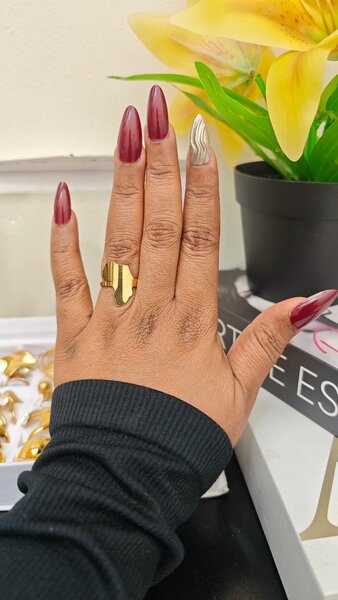 Bague dorée élégante