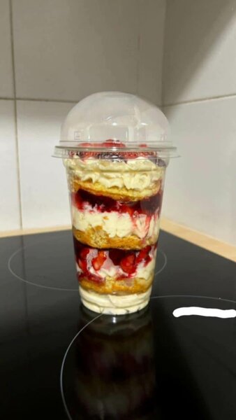 Layer cup
