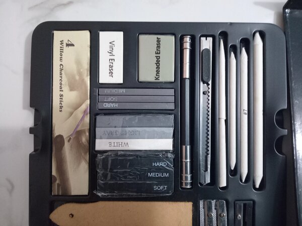 Set de dessin 50 pièces HWook