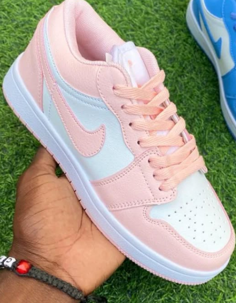 Ladies sneakers