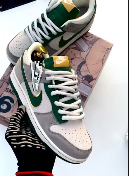 Fashionable men's sneakers