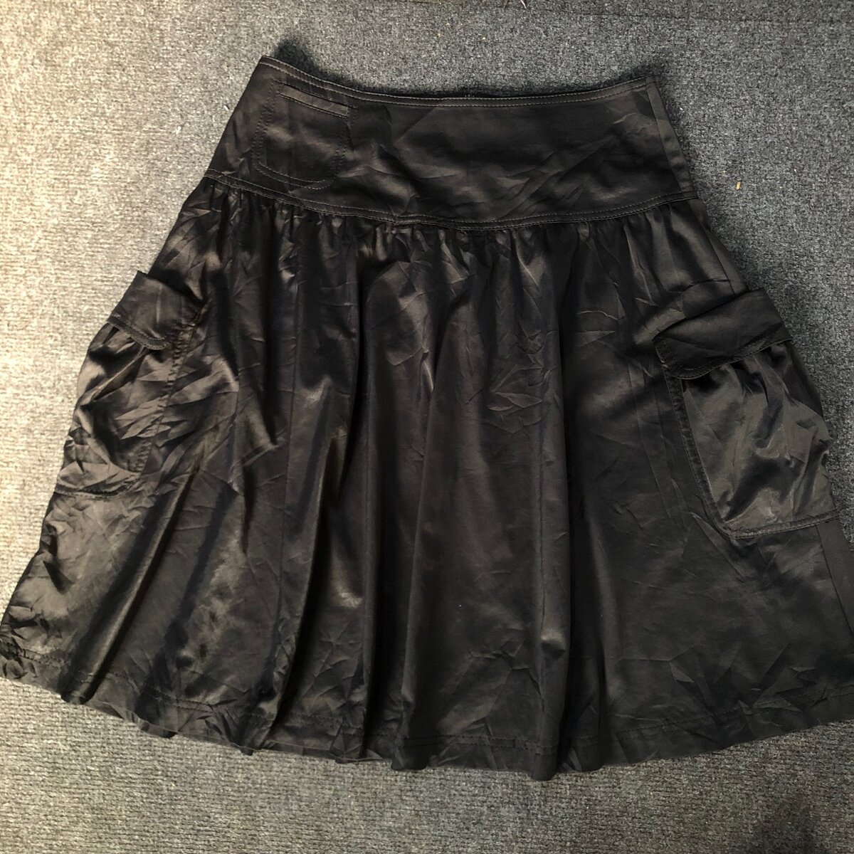 Girdear black skirt with side pockets