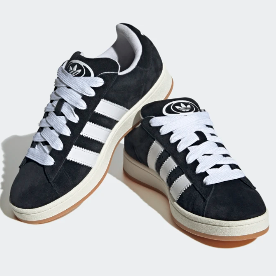 Baskets noires en daim classiques