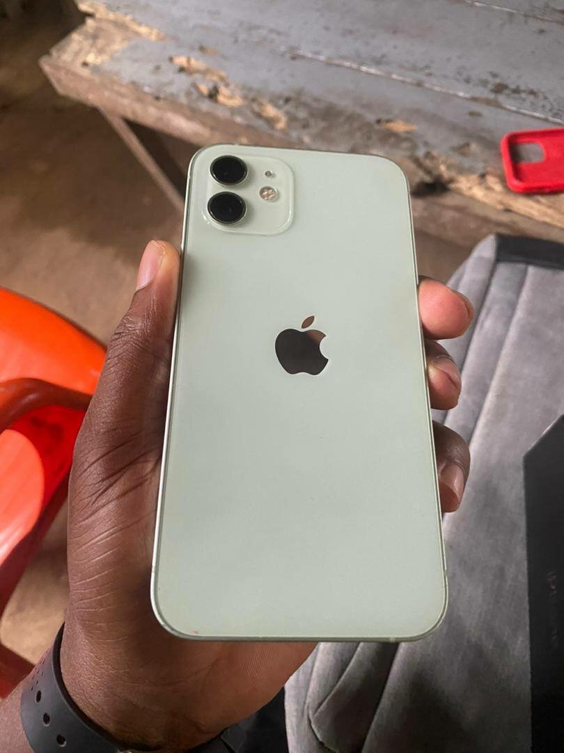 Iphone 12 Simple