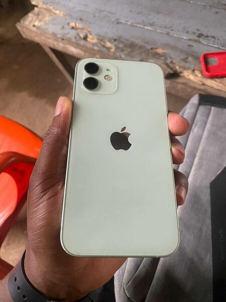 Iphone 12 Simple