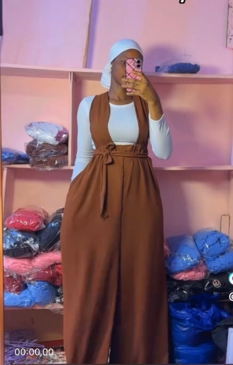 Robe salopette élégante femme