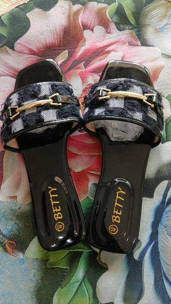 Ladies slippers